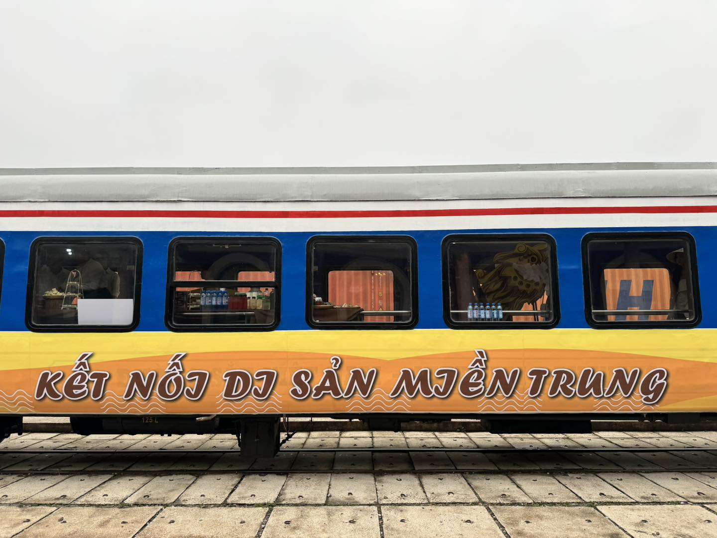 Chuyến tàu di sản qua đường sắt đẹp nhất Việt Nam