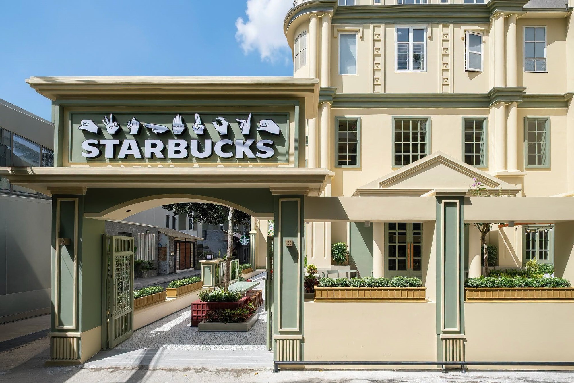 Review Starbucks Buôn Ma Thuột Dak Lak chi tiết từ A-Z 12 Bước đi lạ của Starbucks ở Việt Nam